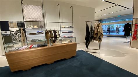 burberry bloor st hours|burberry store locations.